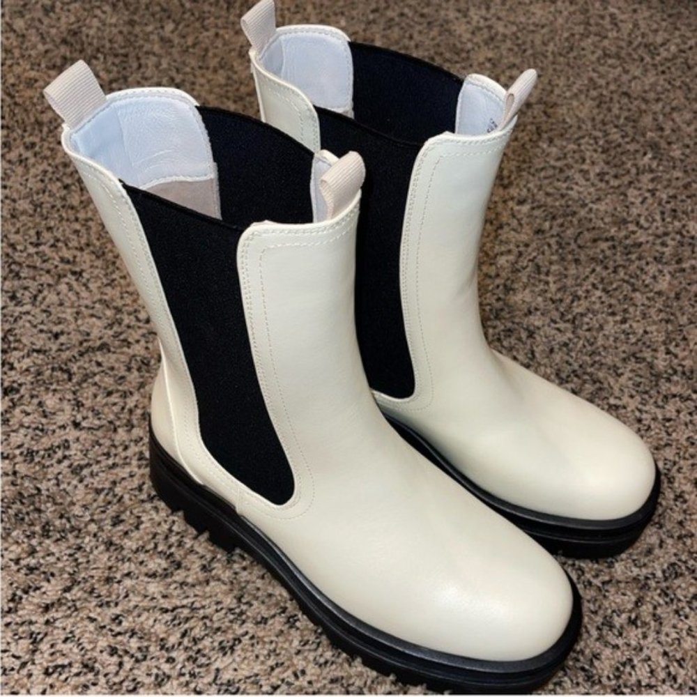 Shoe Dazzle Ivory & Black Lug Sole Platform Ankle Biker Boots - Picture 8 of 8
